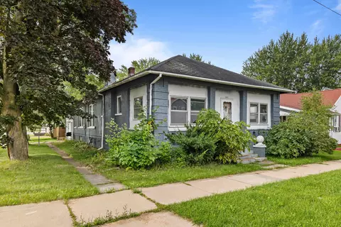 400 W Arnold St, Marshfield, WI 54449