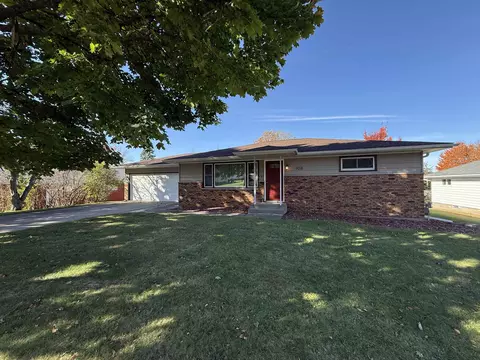 908 S 12th St, Wausau, WI 54403