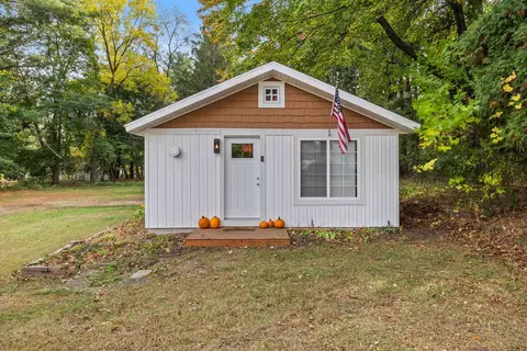 1010 Riverside Dr, Waupaca, WI 54981