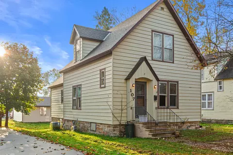 107 S Vine Ave, Marshfield, WI 54449