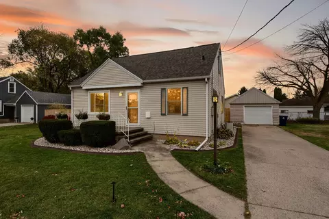 879 Marquette St, Menasha, WI 54952