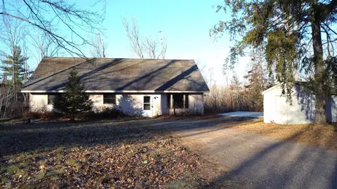 15211 Woodstar Rd, Mountain, WI 54149