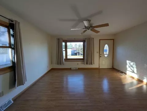 Living - 185 Shaw St, Phillips, WI 54555 photo 2 of 5