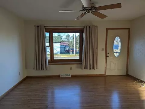 Living - 185 Shaw St, Phillips, WI 54555 photo 4 of 5