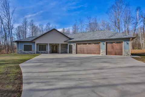 620 Lances Cir, Hatley, WI 54440