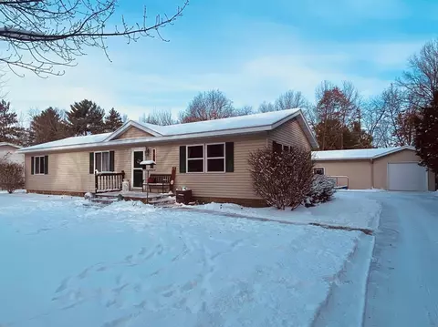 920 Forest Lake Dr, Plover, WI 54467