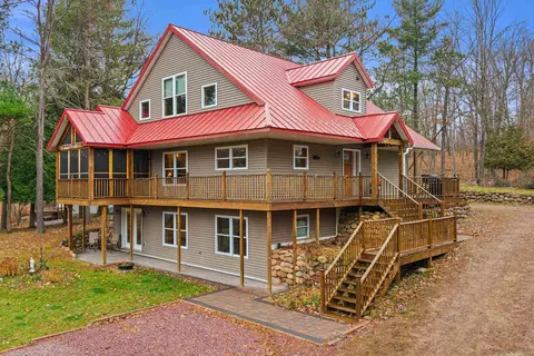 8840 Spring Lake Rd, Amherst, WI 54406