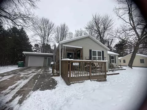 2020 Carey St, Wisconsin Rapids, WI 54495