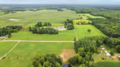 10498 E Saumer Rd, Rosholt, WI 54473 photo 2
