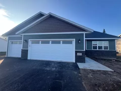635 Still Waters Ln, Plover, WI 54467