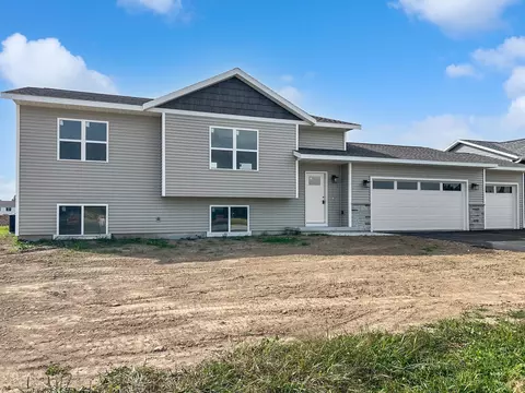 2104 S Cottonwood Ave, Marshfield, WI 54449