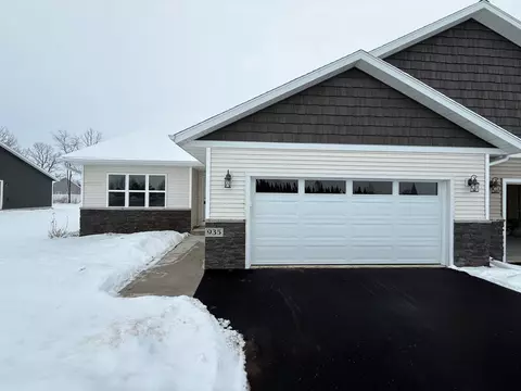 935 Morning Star Ln, Plover, WI 54467