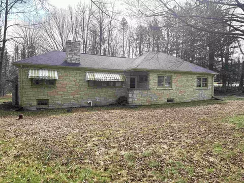 7892 Old 101 Rd, Armstrong Creek, WI 54103