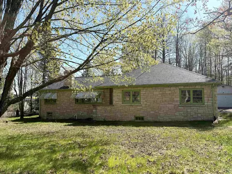 7892 Old 101 Rd, Armstrong Creek, WI 54103