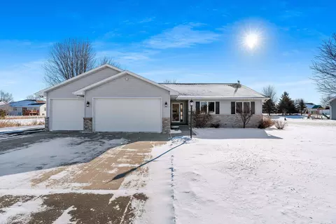 1826 N Lily Of The Valley Dr, Greenville, WI 54942