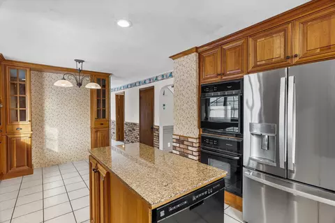 Kitchen - 2909 W Mann St, Marshfield, WI 54449 photo 5 of 6