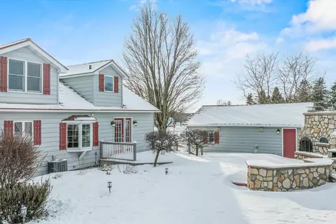 Exterior - 2909 W Mann St, Marshfield, WI 54449 photo 5 of 7
