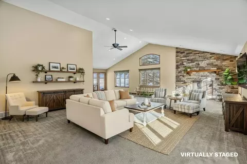 Living - 2909 W Mann St, Marshfield, WI 54449 photo 3 of 9