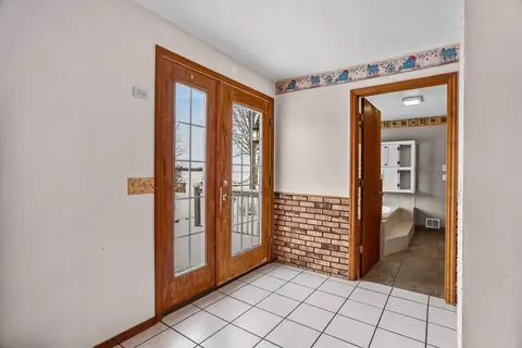 Entry Way - 2909 W Mann St, Marshfield, WI 54449 photo 5 of 6