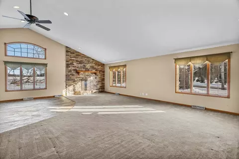 Living - 2909 W Mann St, Marshfield, WI 54449 photo 4 of 9