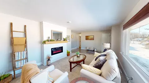 Living - 2001 S Maple Ave, Marshfield, WI 54449 photo 3 of 4