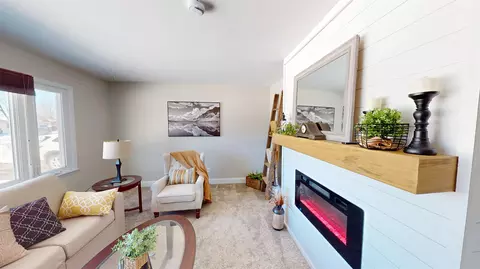 Living - 2001 S Maple Ave, Marshfield, WI 54449 photo 2 of 4