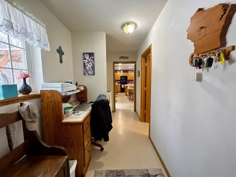 Entry Way - 418 Green Tree Dr, Prentice, WI 54556 photo 2 of 4
