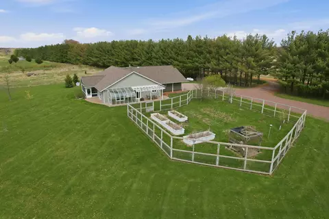 Exterior - 9071 Robin Rd, Marshfield, WI 54449 photo 3 of 10