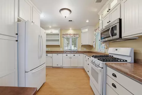 Kitchen - 9071 Robin Rd, Marshfield, WI 54449 photo 1 of 5
