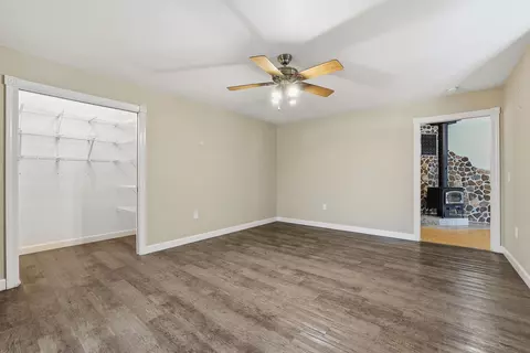 Living - 9071 Robin Rd, Marshfield, WI 54449 photo 7 of 8