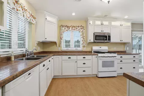 Kitchen - 9071 Robin Rd, Marshfield, WI 54449 photo 2 of 5