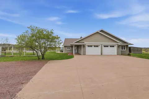 Exterior - 9071 Robin Rd, Marshfield, WI 54449 photo 2 of 10