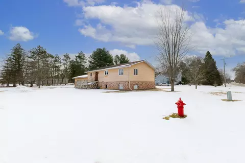 111 E South St, Plainfield, WI 54966 photo 3