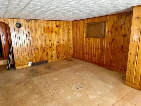 Living - 2004 The Point Rd E, Nokomis, WI 54487 photo 2 of 3