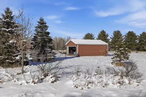8846 County Rd N, Almond, WI 54909