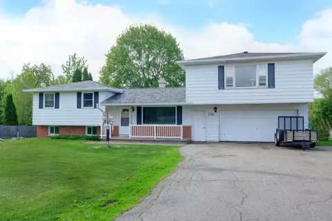 204 E Chesak Ave, Edgar, WI 54426