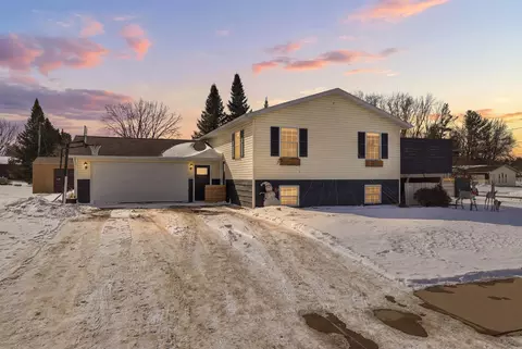 713 Mueller St, Athens, WI 54411