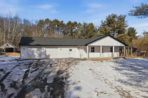 10028 Oakdale Dr, Almond, WI 54909