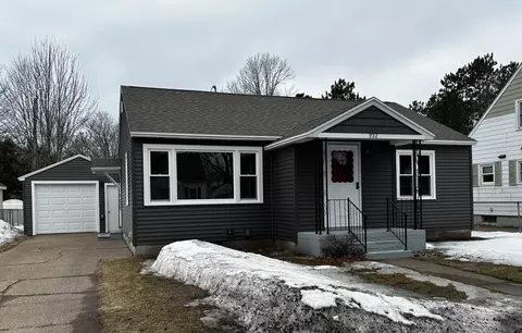 922 S 10th Ave, Wausau, WI 54401