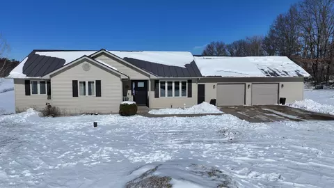 7596 Merryland Dr, Rosholt, WI 54473