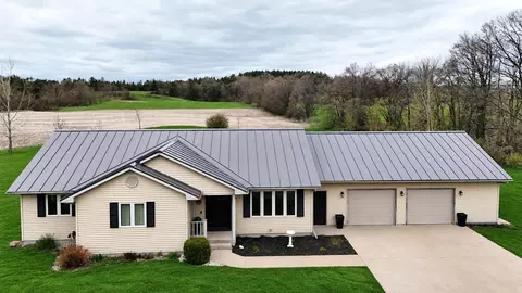 7596 Merryland Dr, Rosholt, WI 54473
