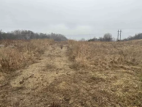3707 S Eckart St, Genoa, WI 54632