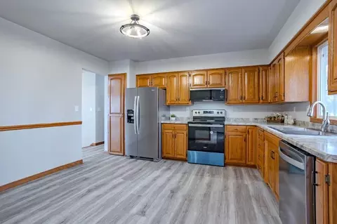 Kitchen - 2007 Douglas Dr, Schofield, WI 54476 photo 2 of 4