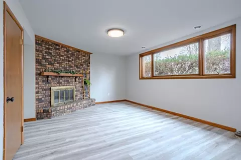 Living - 2007 Douglas Dr, Schofield, WI 54476 photo 6 of 9