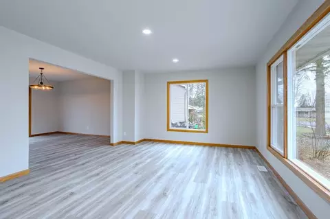 Living - 2007 Douglas Dr, Schofield, WI 54476 photo 3 of 9