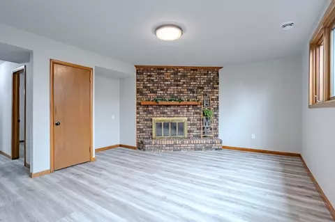Living - 2007 Douglas Dr, Schofield, WI 54476 photo 7 of 9