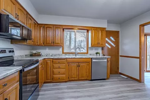 Kitchen - 2007 Douglas Dr, Schofield, WI 54476 photo 4 of 4
