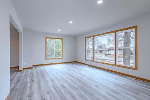 Living - 2007 Douglas Dr, Schofield, WI 54476 photo 2 of 9