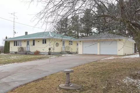 327 S 4th St, Dorchester, WI 54425