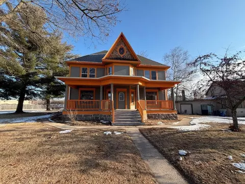 202 E Garfield Ave, Marion, WI 54950